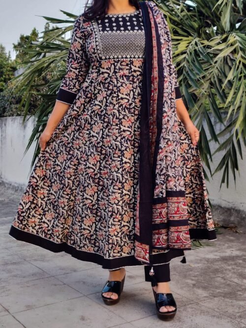 Premium pure Reyon print full flair Anarkali kurti with pant paired up with malmal dupatta Gotta Embroidery work