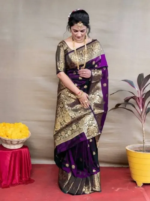 Woven Kanjivaram Silk Blend Saree - Image 10