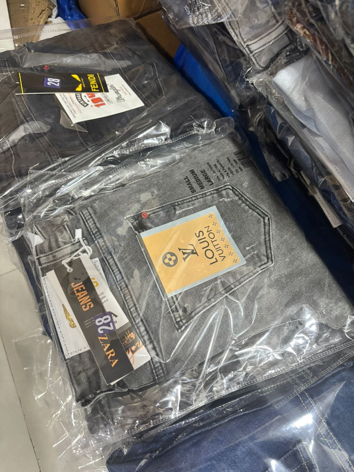 Jeans LOT stock 3 Jeans LOT stock - Image 3