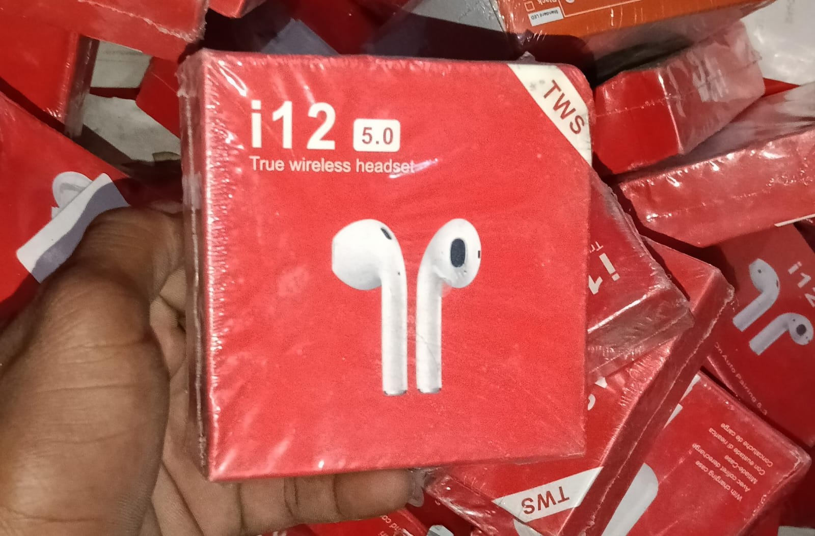 i12 M10 Earphones Wholesale 3 i12 M10 Earphones Wholesale - Image 3