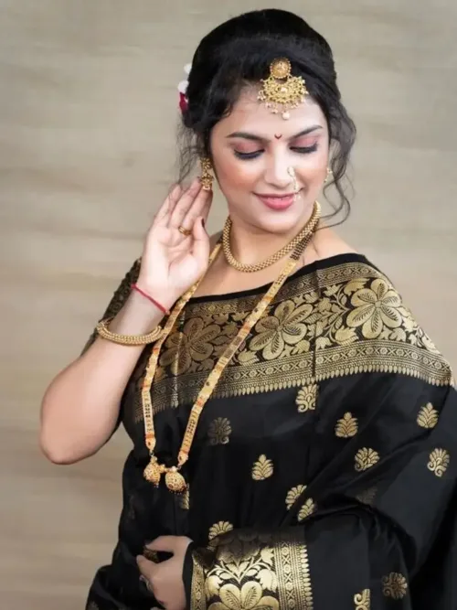 Woven Kanjivaram Silk Blend Saree