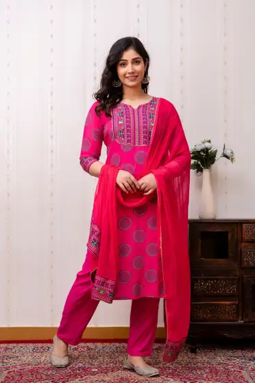 Women Kurta and Pant Set 5 Women Kurta and Pant Set - Image 4