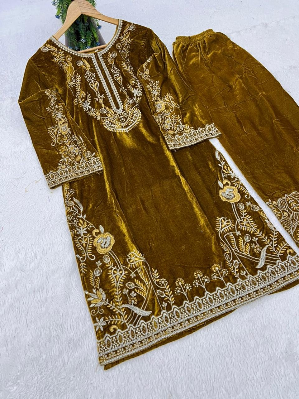 Embroidered Attractive Party Wear Velvet Silk fabric Kurti Bottom SET Wholesale 4 Embroidered Attractive Party Wear Velvet Silk fabric Kurti Bottom SET Wholesale - Image 3