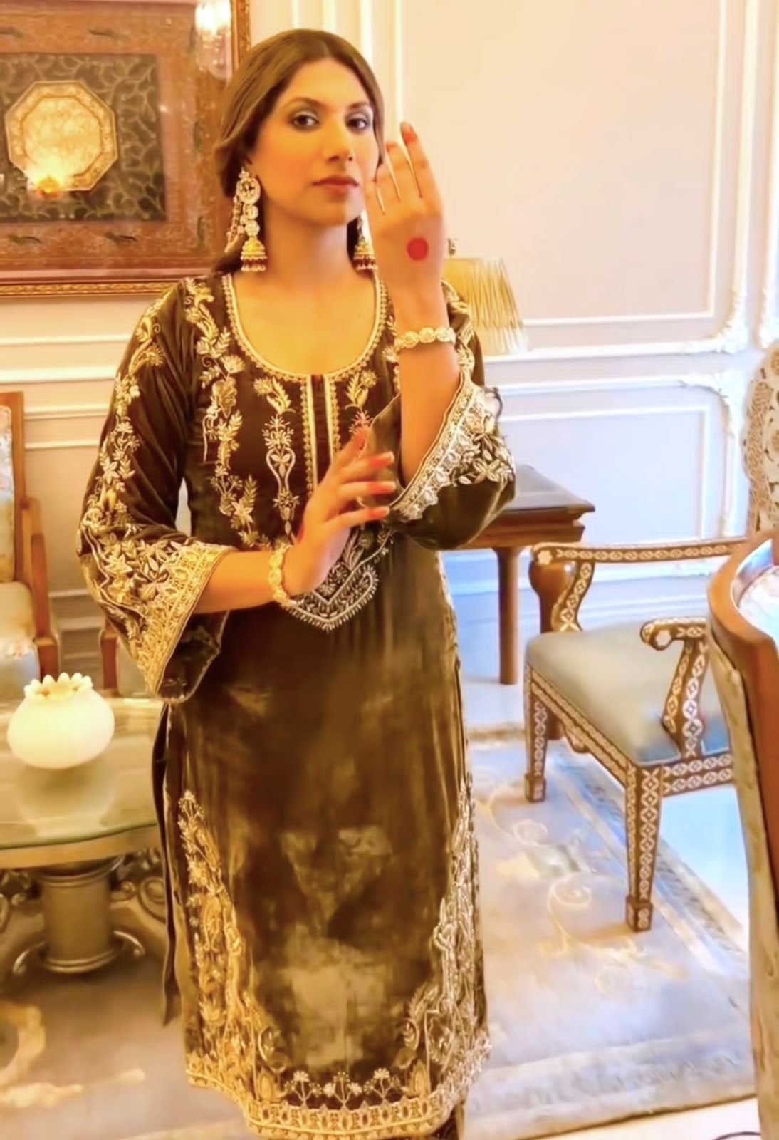 Embroidered Attractive Party Wear Velvet Silk fabric Kurti Bottom SET Wholesale 6 Embroidered Attractive Party Wear Velvet Silk fabric Kurti Bottom SET Wholesale - Image 5