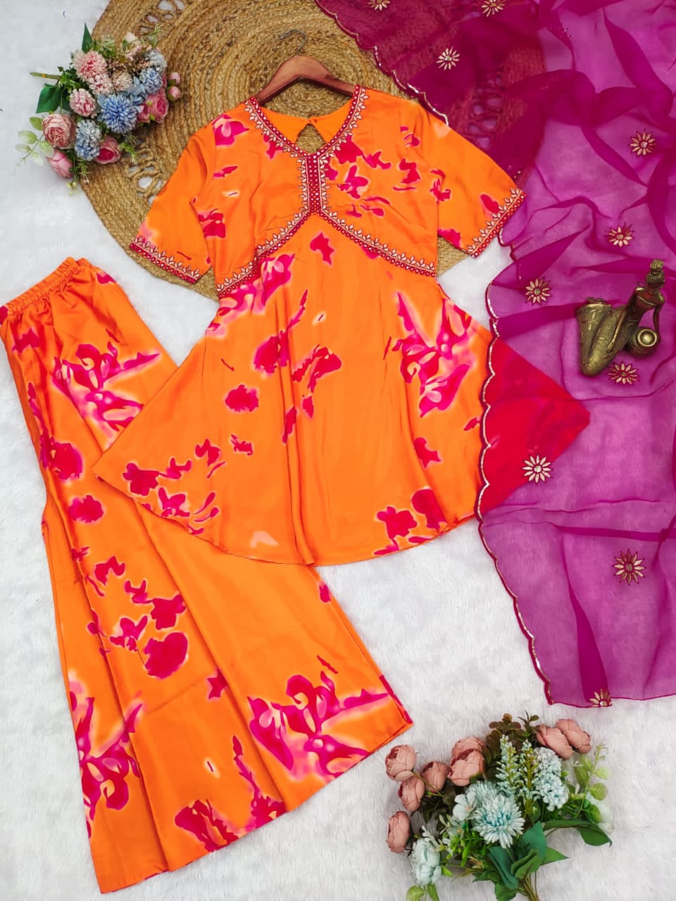 This is a vibrant and stylish three-piece Indian ethnic wear set 4 This is a vibrant and stylish three-piece Indian ethnic wear set - Image 4