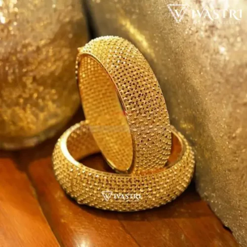 Vivastri Alloy Gold-plated Bangle