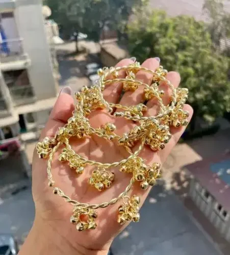 PRASUB Alloy Beads Gold-plated Bangle (Pack of 4) 17 PRASUB Alloy Beads Gold-plated Bangle (Pack of 4)